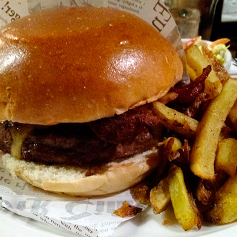Una de las hamburguesas del restaurante Lumber en Mataró